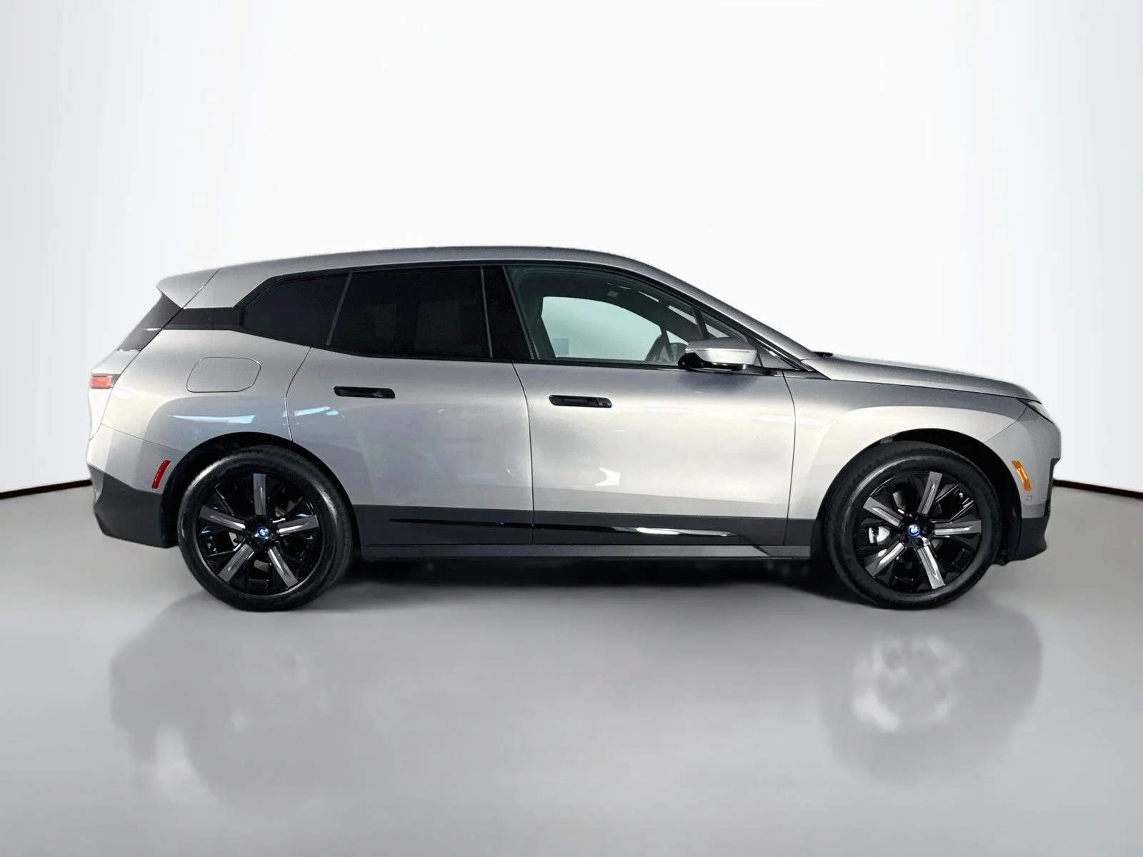 Certified Used 2024 Oxide Gray Metallic BMW xDrive50 image 8
