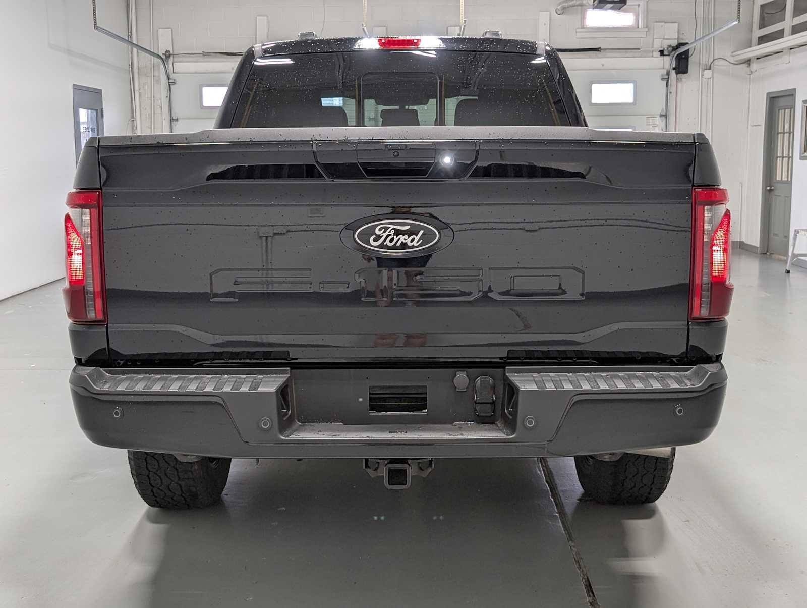 Used 2024 Agate Black Metallic Ford XLT image 9