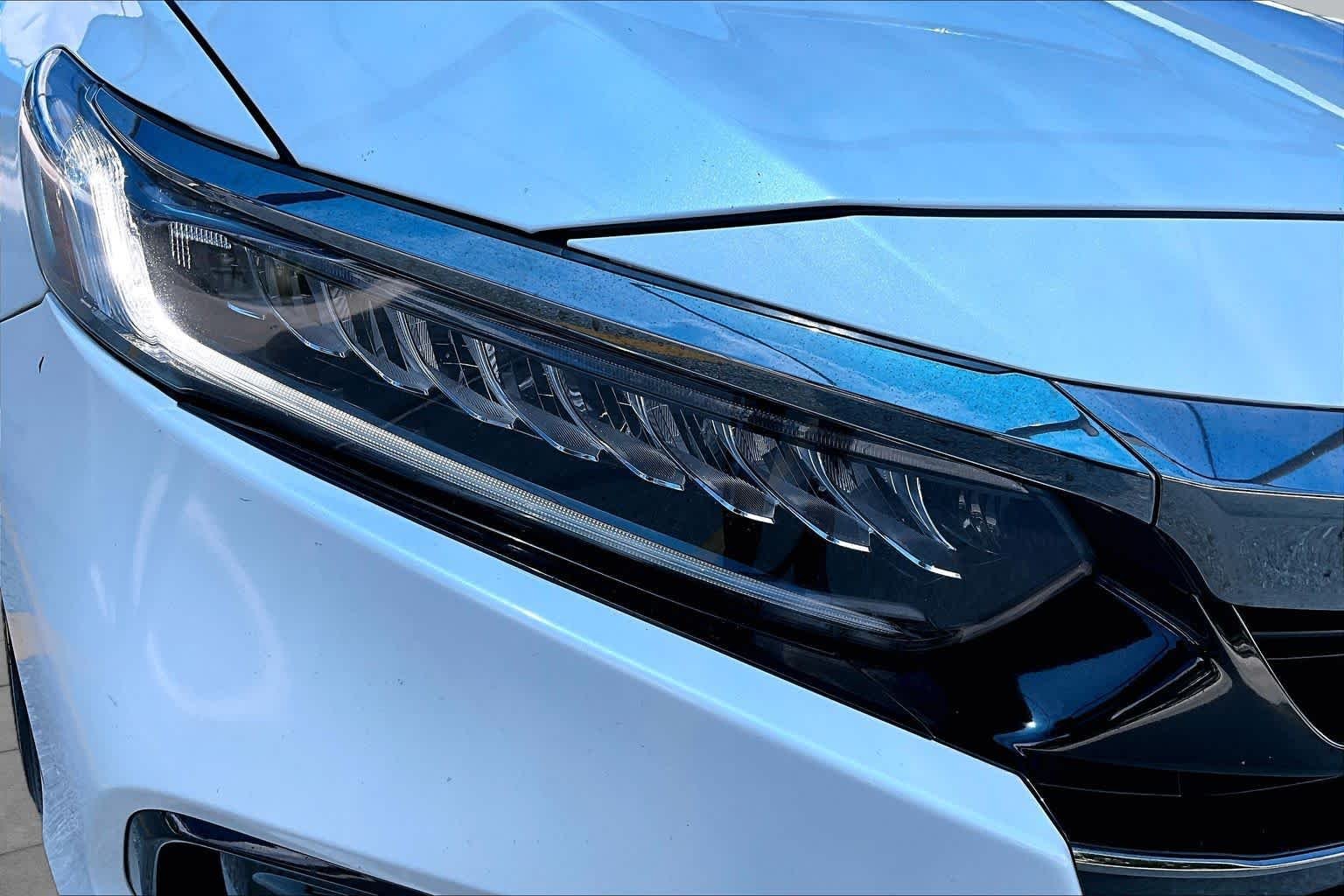 Used 2022 Platinum White Pearl Honda Sport SE image 28