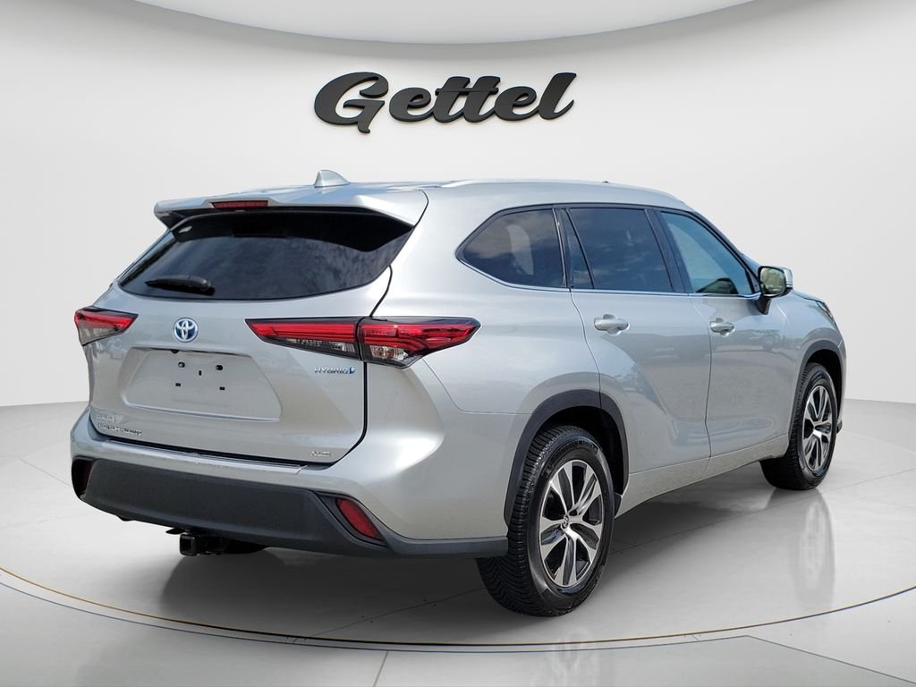 Certified Used 2022 Silver Toyota XLE image 5