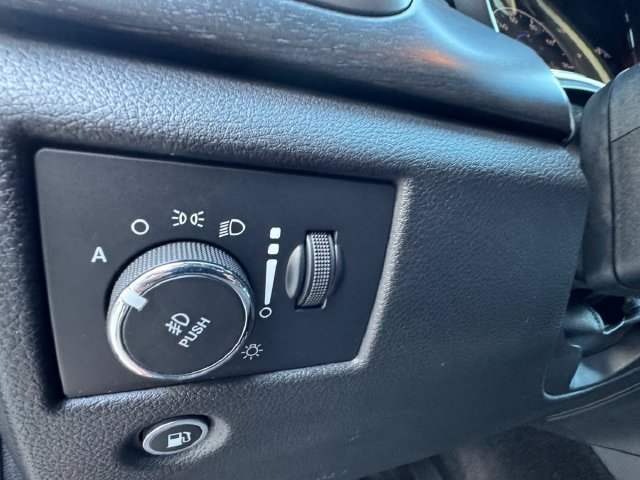 Used 2018 Red Jeep Laredo E image 6