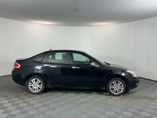 Used 2010  Ford SEL image 4