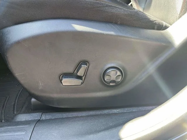 Used 2019 Diamond Black Jeep Trailhawk image 19