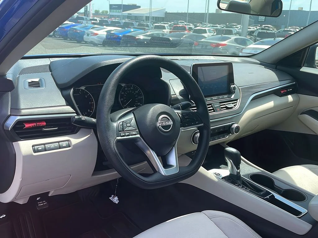 Used 2025 Bluestone Pearl Nissan SV image 14