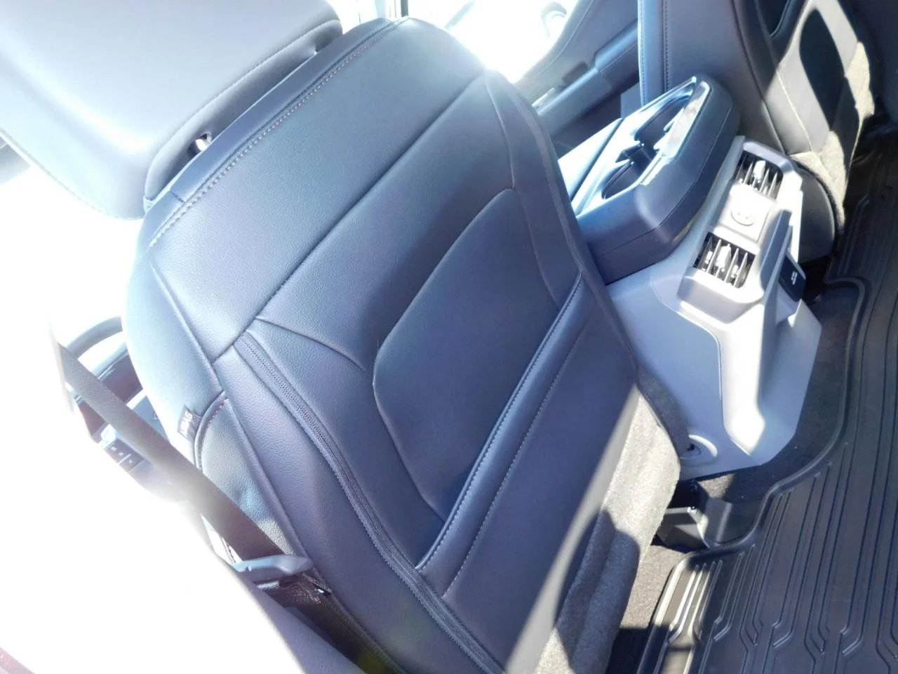 New 2026 Agate Black Metallic Ford Lariat® image 29