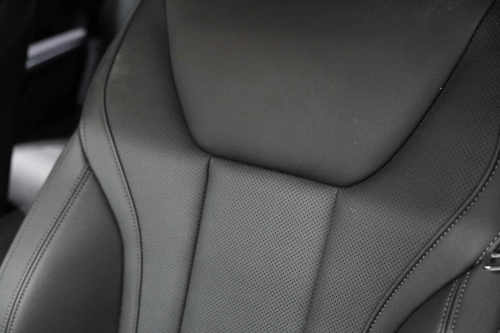 Certified Used 2024 Black Sapphire Metallic BMW 330i image 12