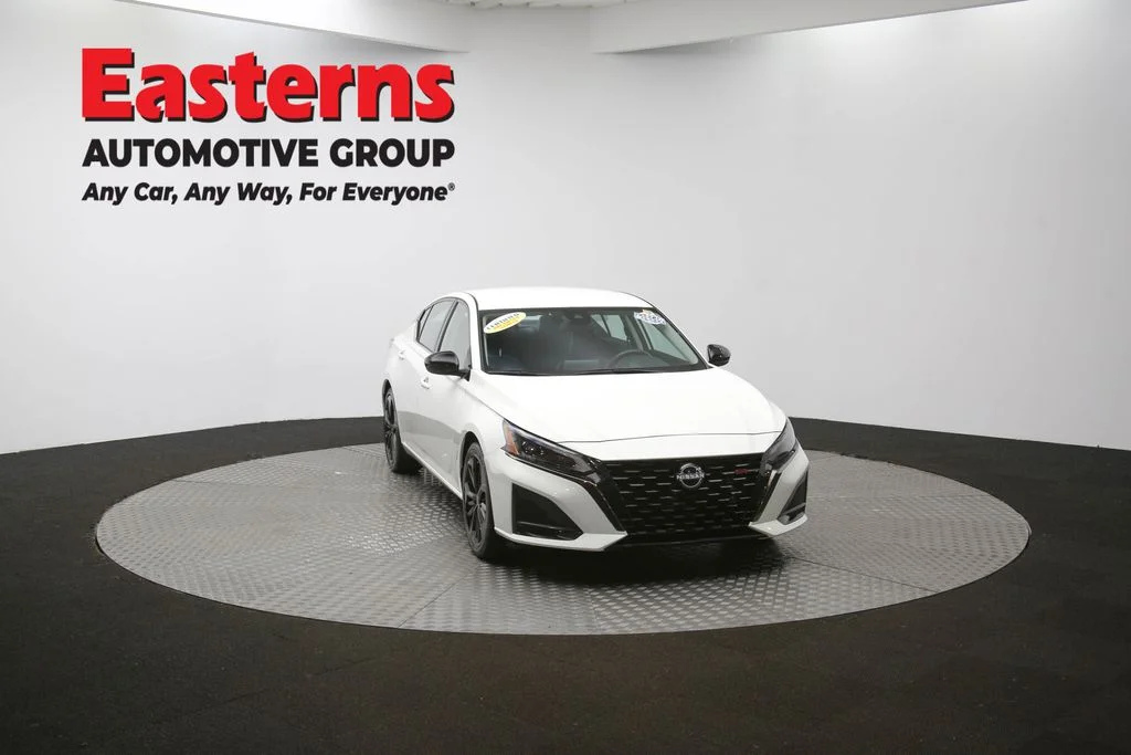 Used 2023 White Nissan 2.5 SR image 49
