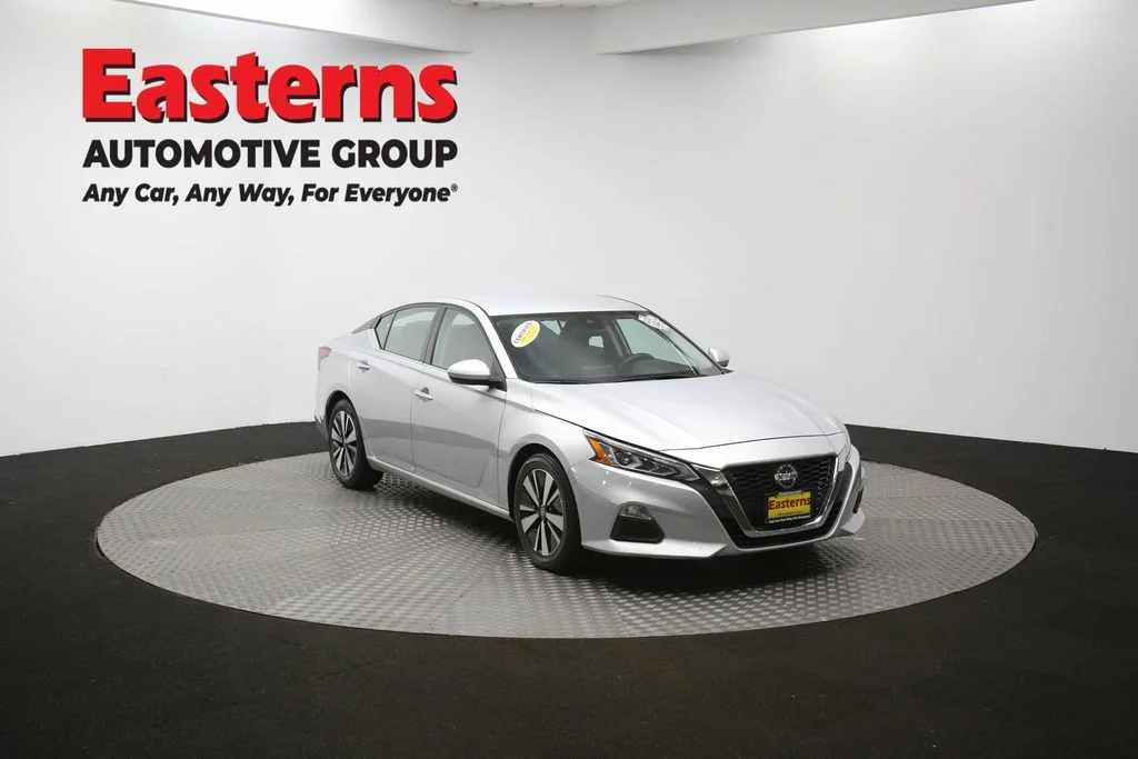 Used 2022 Silver Nissan 2.5 SV image 48