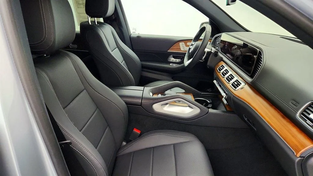 Used 2025 Cirrus Silver Metallic Mercedes-Benz GLS 450 4MATIC SUV w/ AMG® Line, Trailer Hitch & 5-Zone Climate image 23