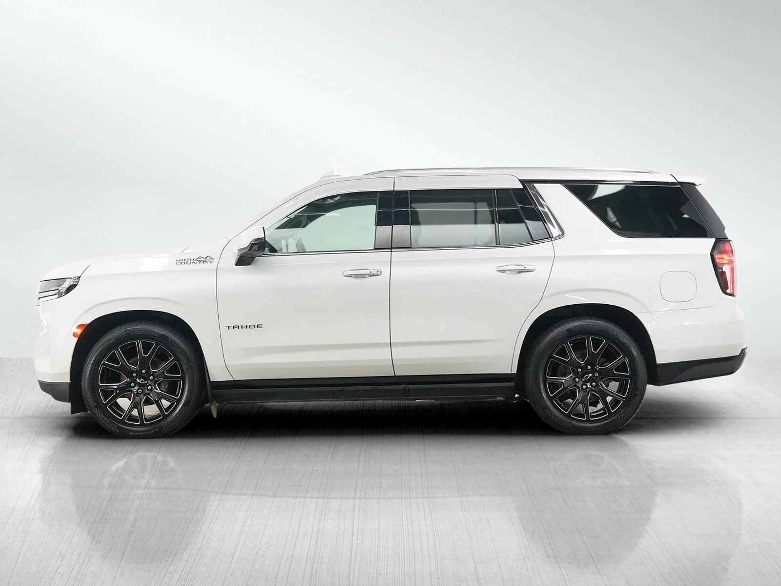 Used 2023 Chevrolet Tahoe High Country with VIN 1GNSKTKTXPR214552 for sale in Roseville, Minnesota