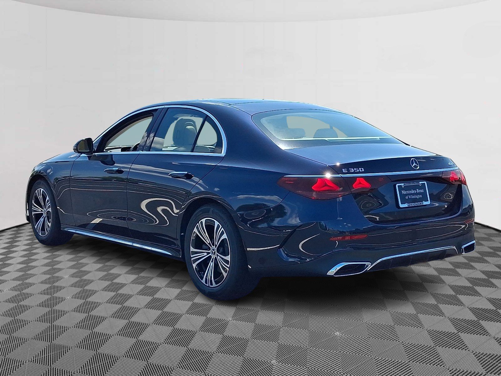 New 2027 Nautical Blue Metallic Mercedes-Benz E 350 image 4