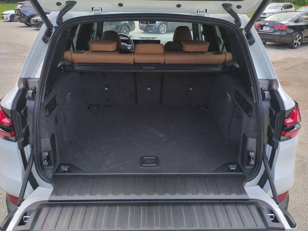 New 2026 Alpine White BMW xDrive40i image 13