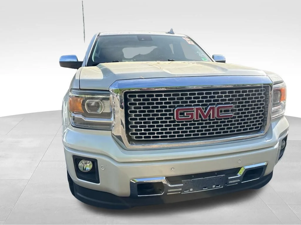 Used 2015 White GMC Denali image 4