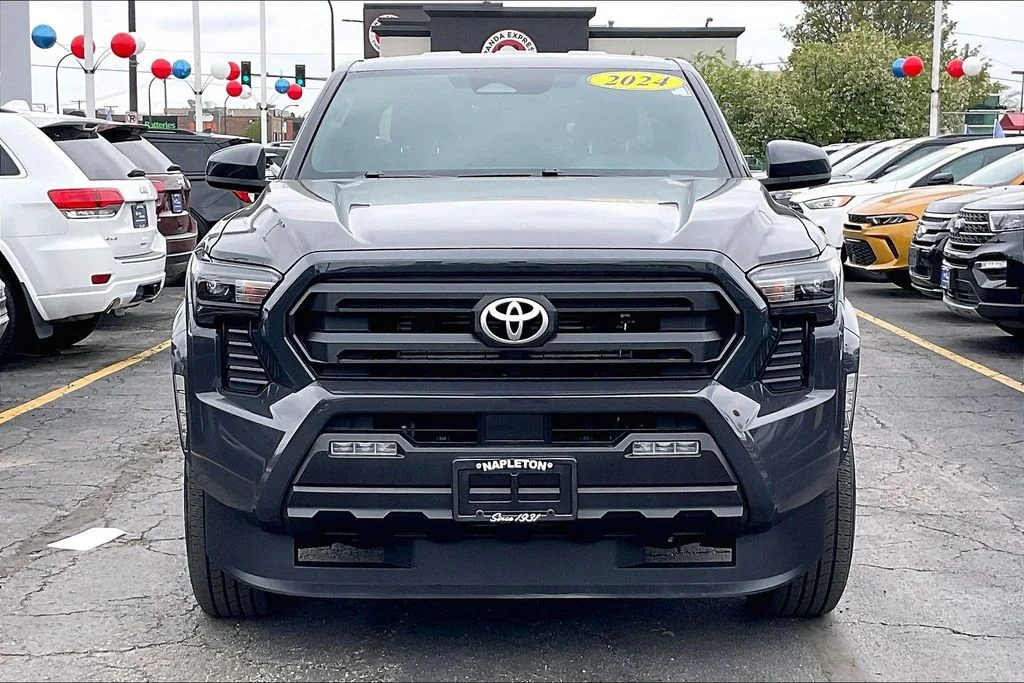Used 2024  Toyota SR5 image 2