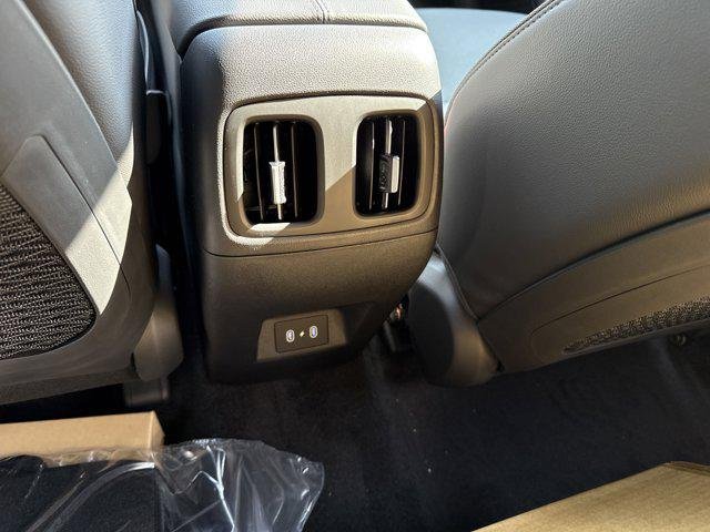 2025 Hyundai Santa Cruz Limited - Photo 15