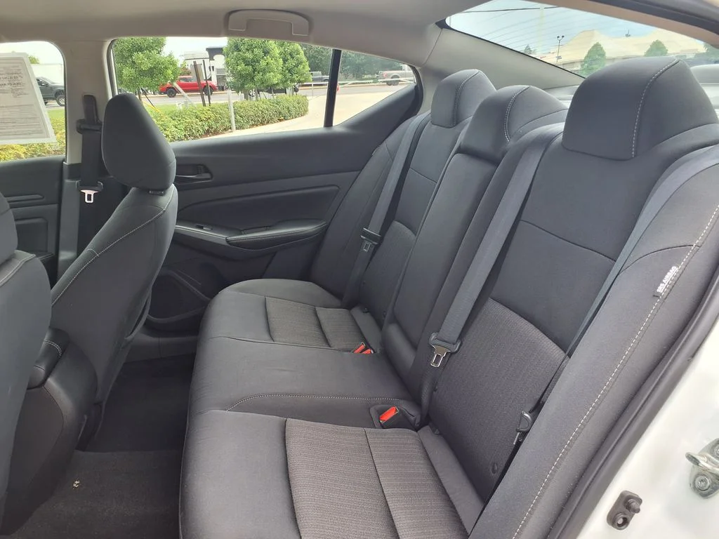 Used 2025 White Nissan 2.5 SV image 18