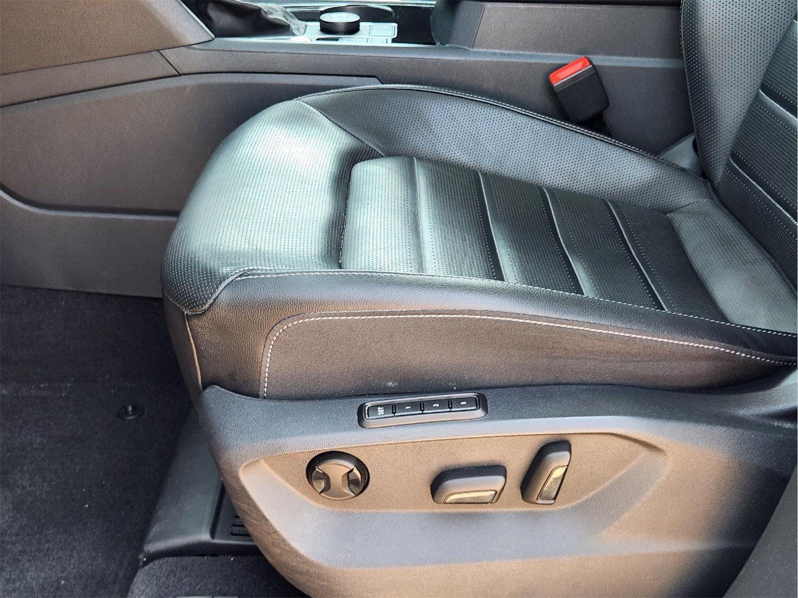 Used 2019 Platinum Gray Metallic Volkswagen 3.6L V6 SEL Premium image 23