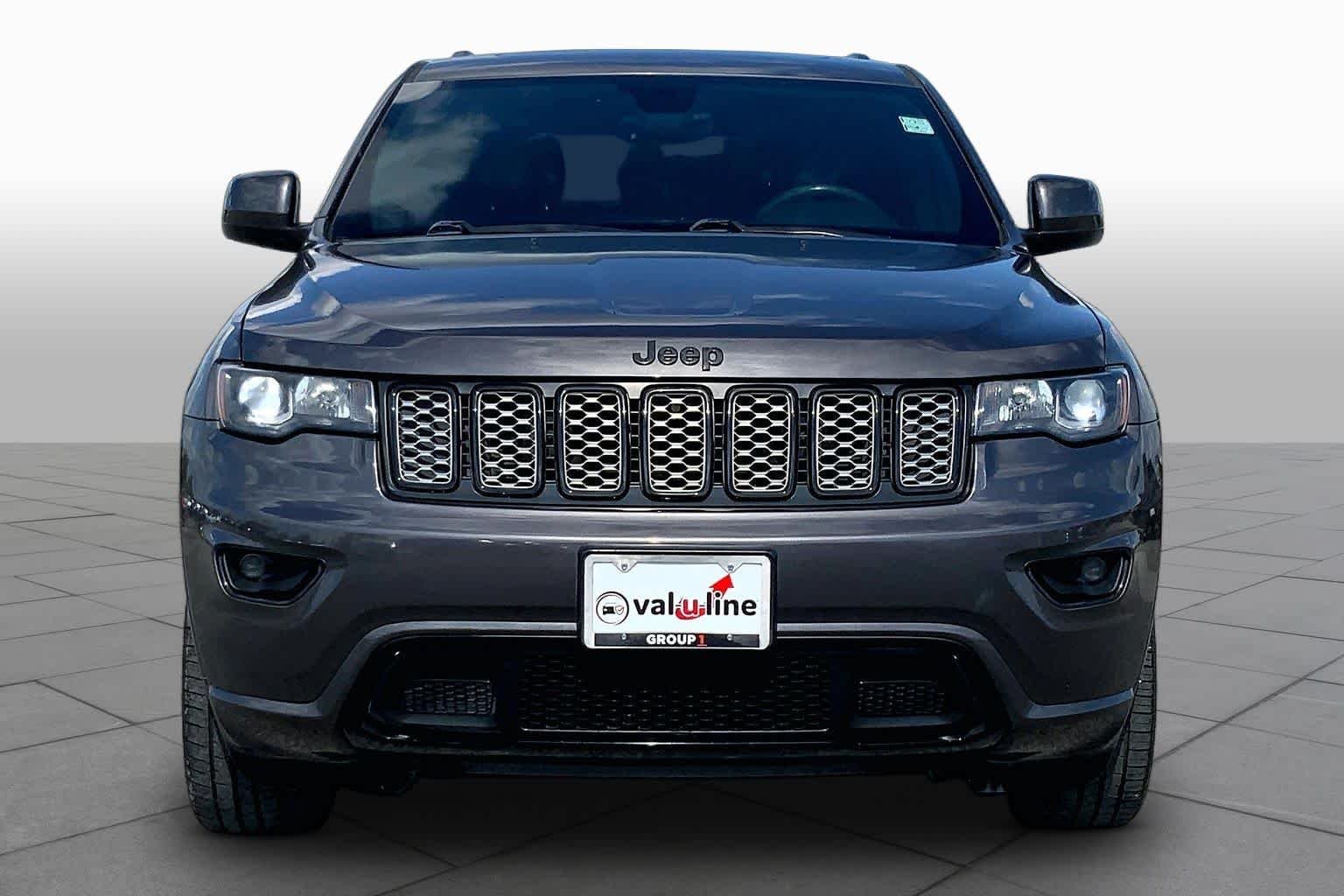 Used 2018 Granite Crystal Metallic Clearcoat Jeep Altitude image 4