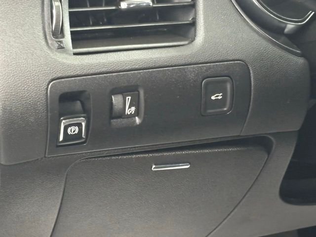Used 2016 White Chevrolet LT image 13