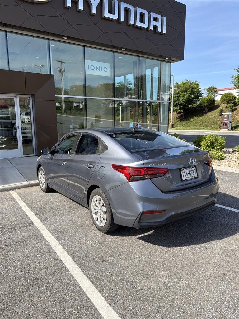 Used 2020 Urban Gray Hyundai SE image 8