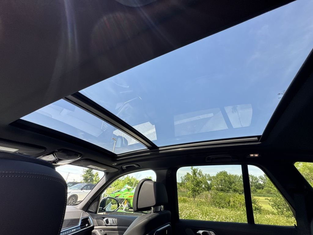 New 2026 Mineral White Metallic BMW xDrive40i image 16