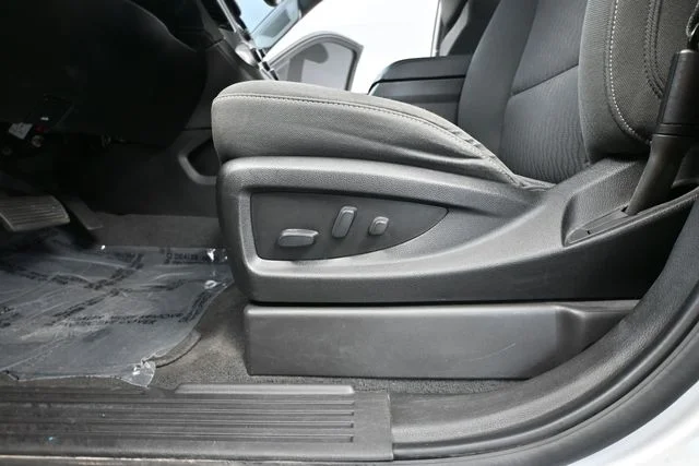 Used 2020 Silver GMC SLE image 17
