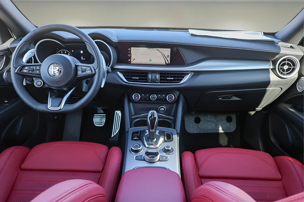 New 2025 White Alfa Romeo Base image 9