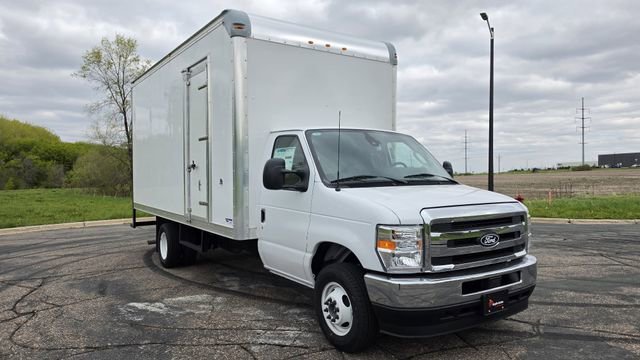 2026 Ford E-Series DRW E-450 Super Duty 176 in WB's photo