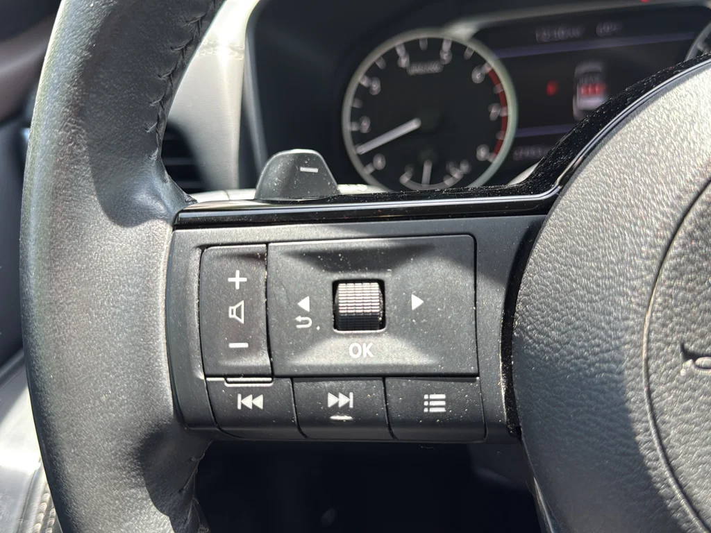 Used 2023 White Nissan SV image 9
