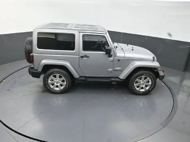 Used 2013 Silver Jeep Sahara image 27