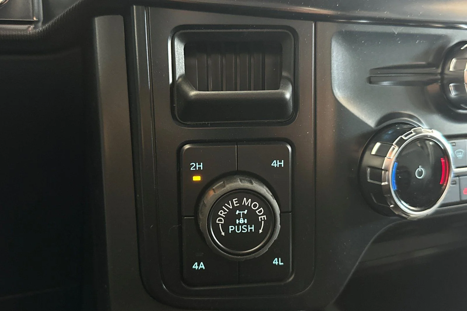 New 2026 Star White Metallic Tri-Coat Ford Lariat® image 27