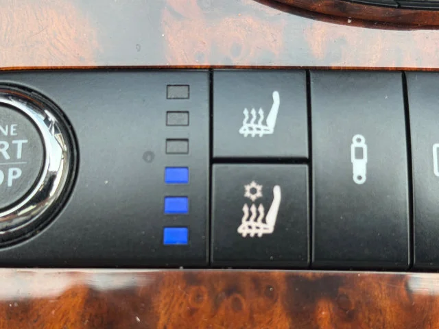 Used 2014 Blue Bentley W12 image 31