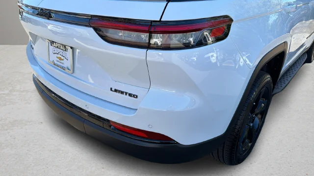 Used 2025 White Jeep Limited image 39