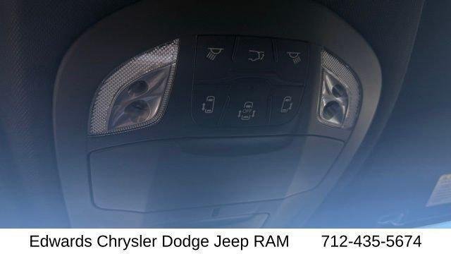 New 2026 Diamond Black Crystal Pearl-Coat Exterior Paint Chrysler Select image 25