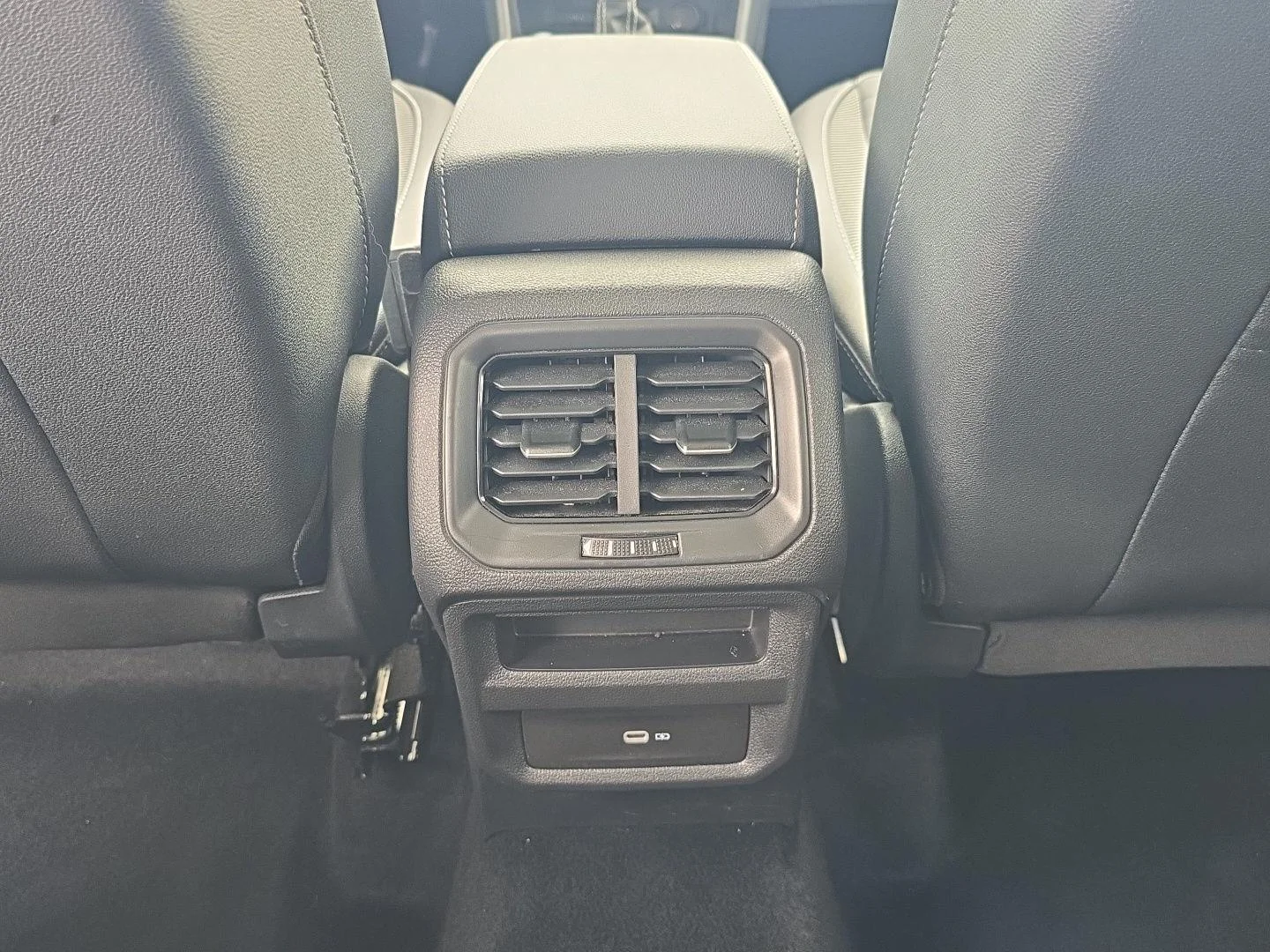 Certified Used 2025 WHITE Volkswagen SE Black image 8