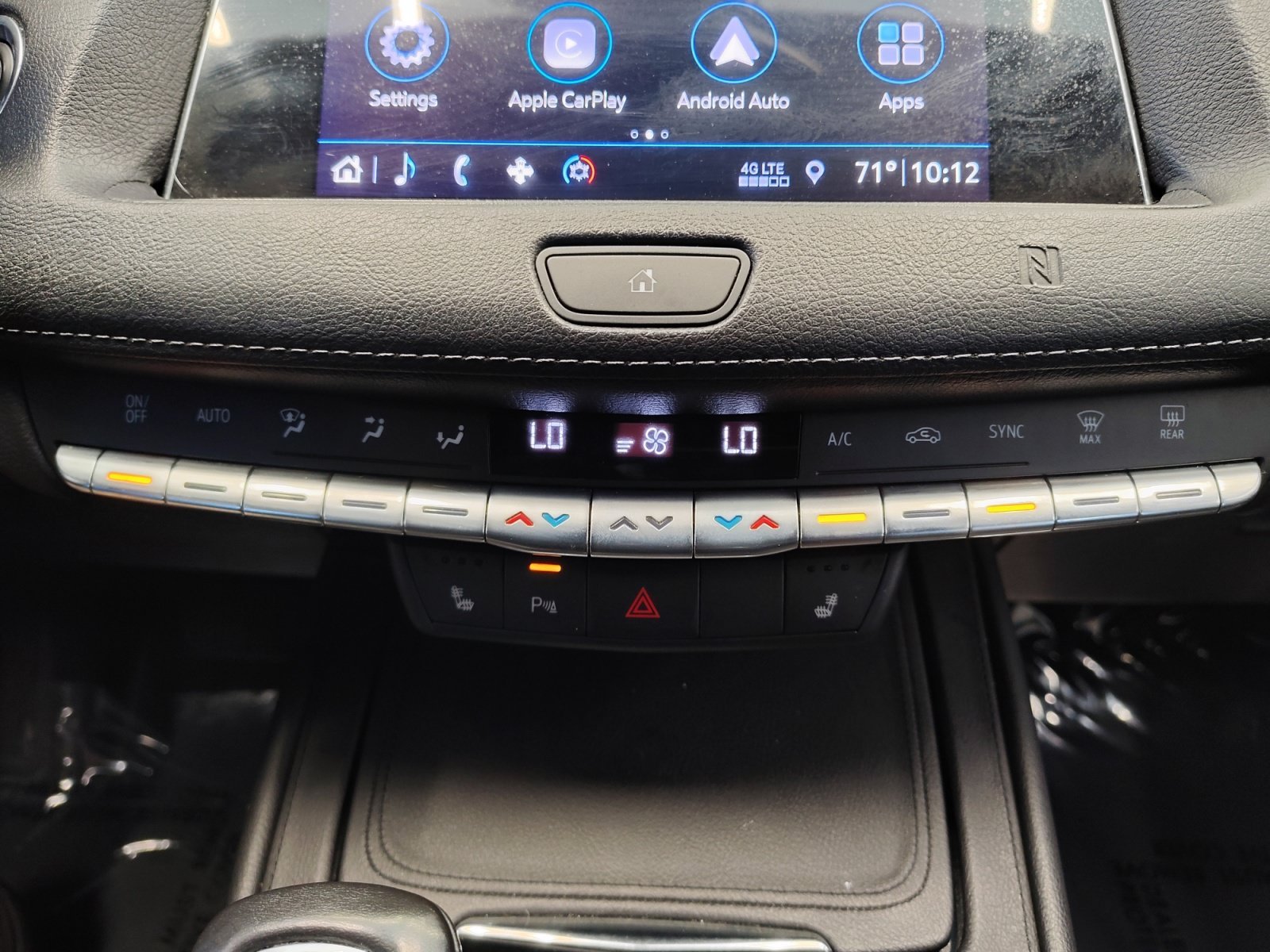Used 2019 Radiant Silver Metallic Cadillac FWD Premium Luxury image 19