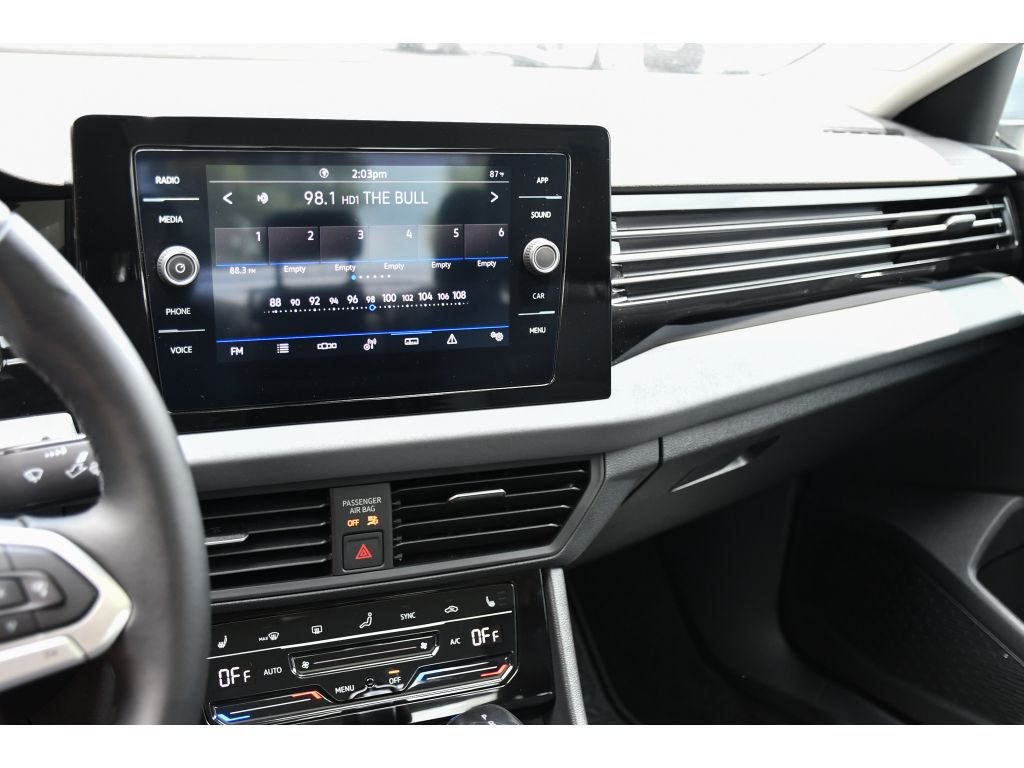 Used 2025 Pyrite Silver Metallic Volkswagen SE image 20