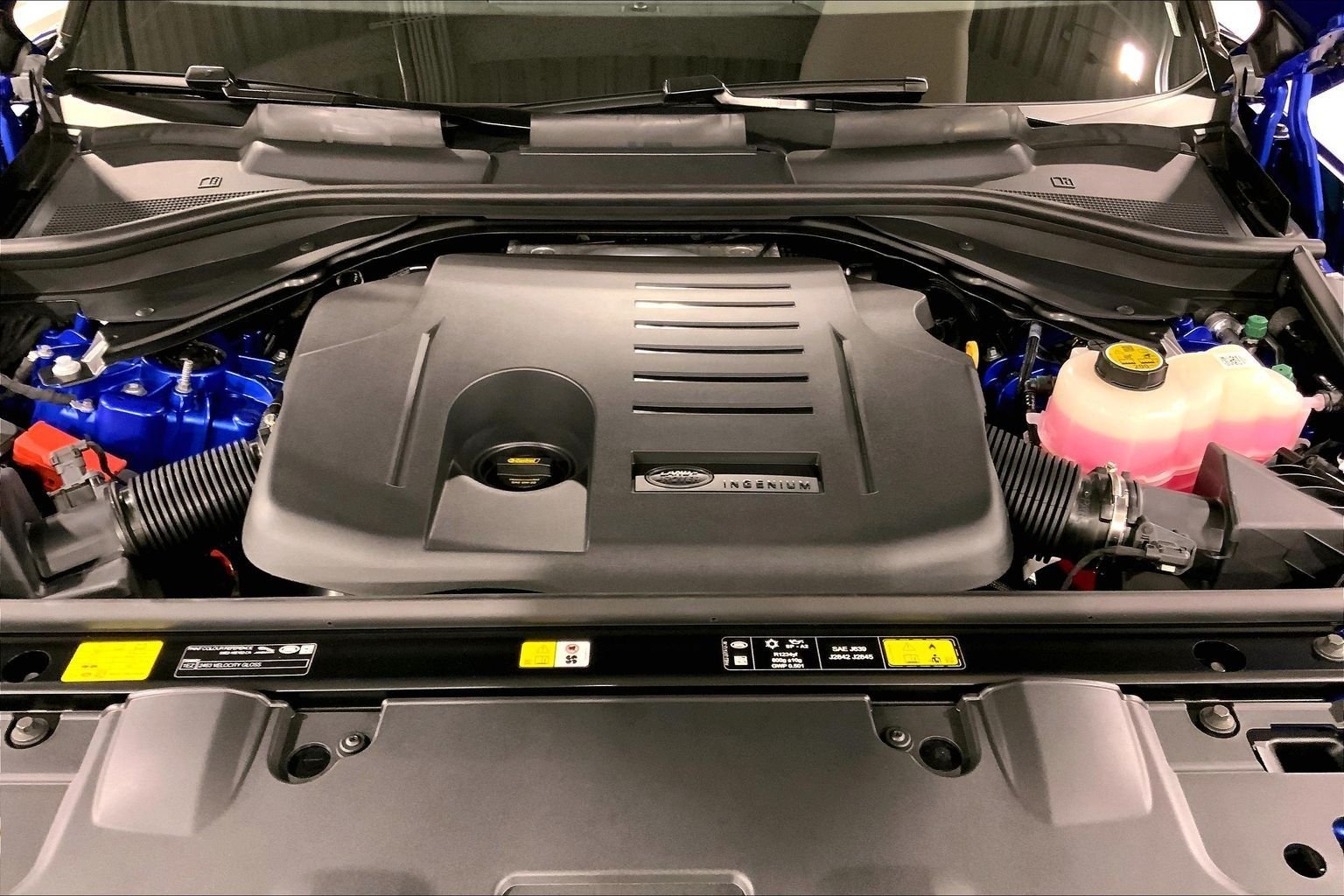New 2026 Velocity Blue Land Rover SE image 16
