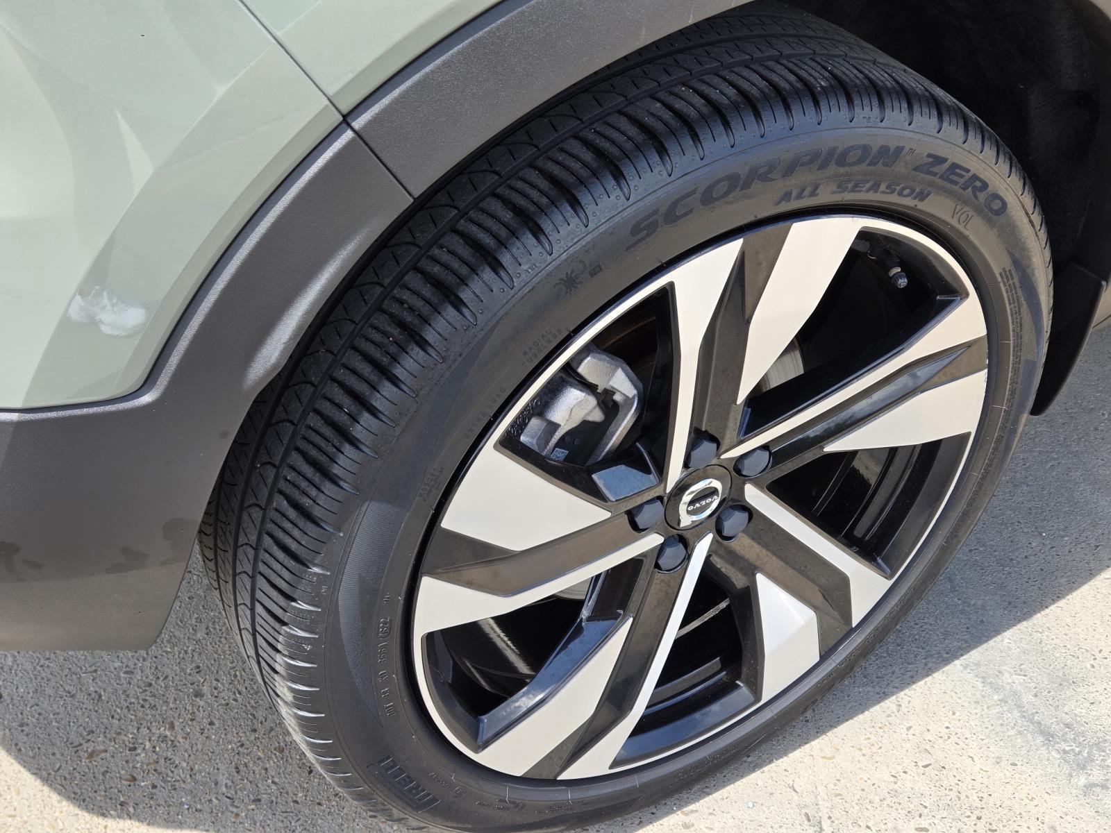 Used 2023 Sage Green Metallic Volvo Plus Bright Theme image 10