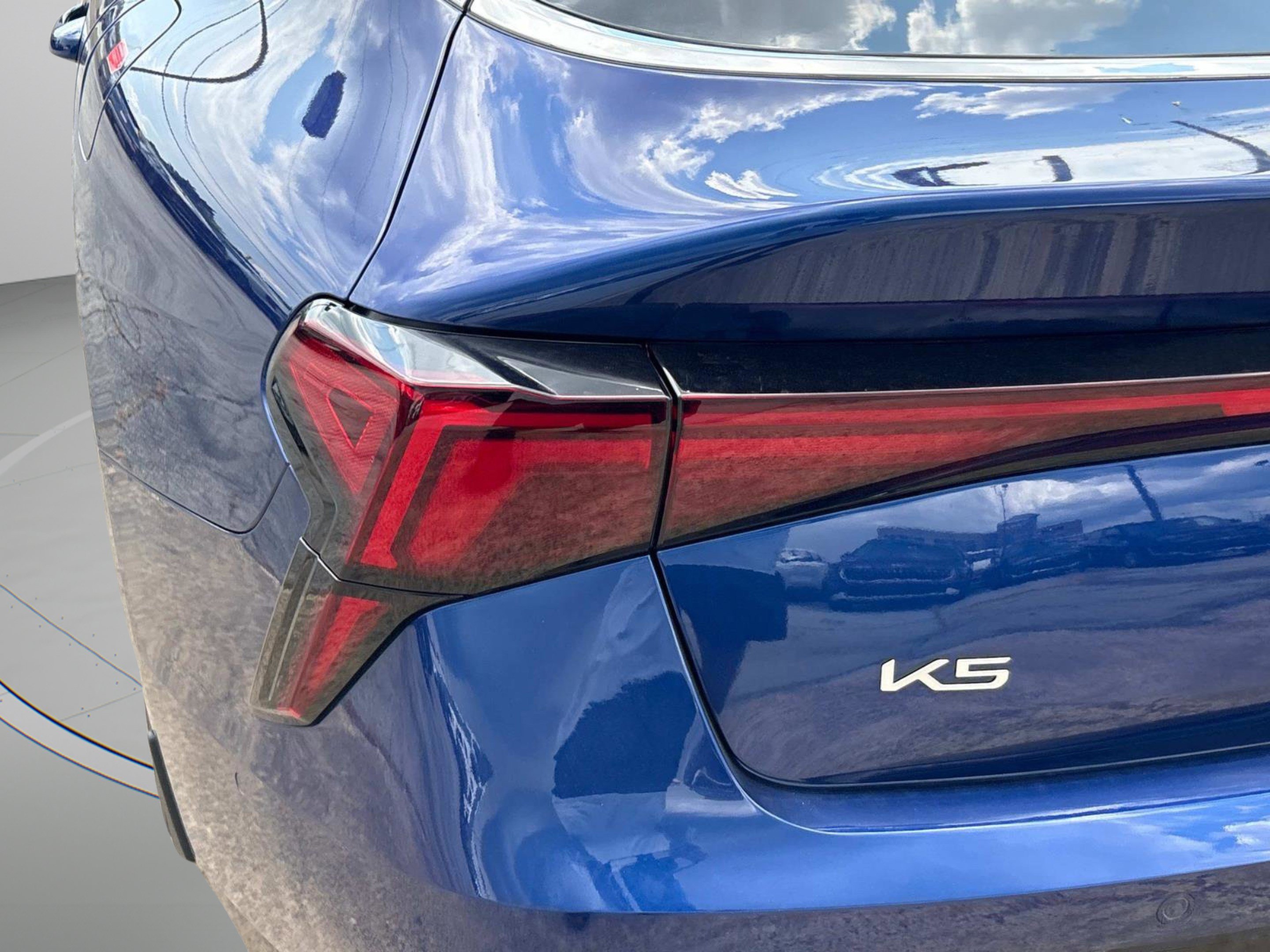 2025 Kia K5 EX - Photo 11