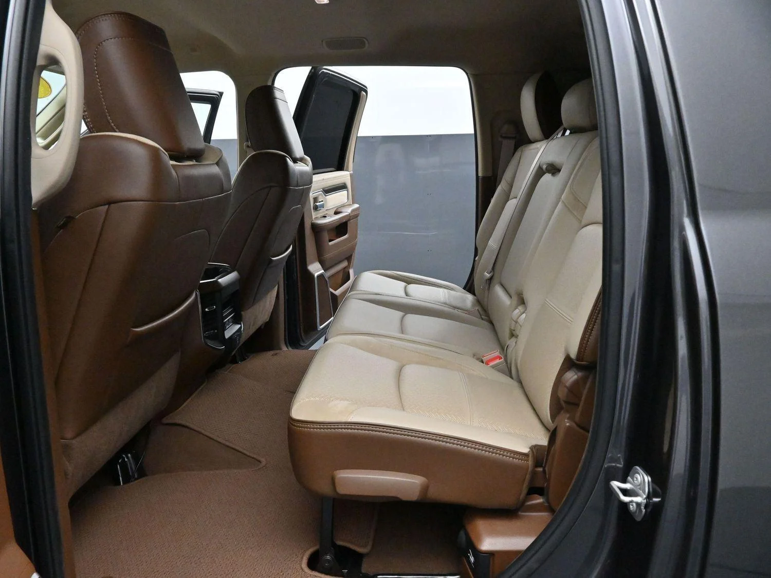 Used 2022 Granite Crystal Metallic Clearcoat Ram Laramie image 29