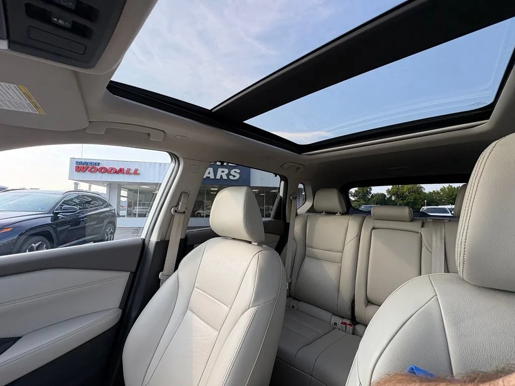 Used 2023  Nissan SL image 17