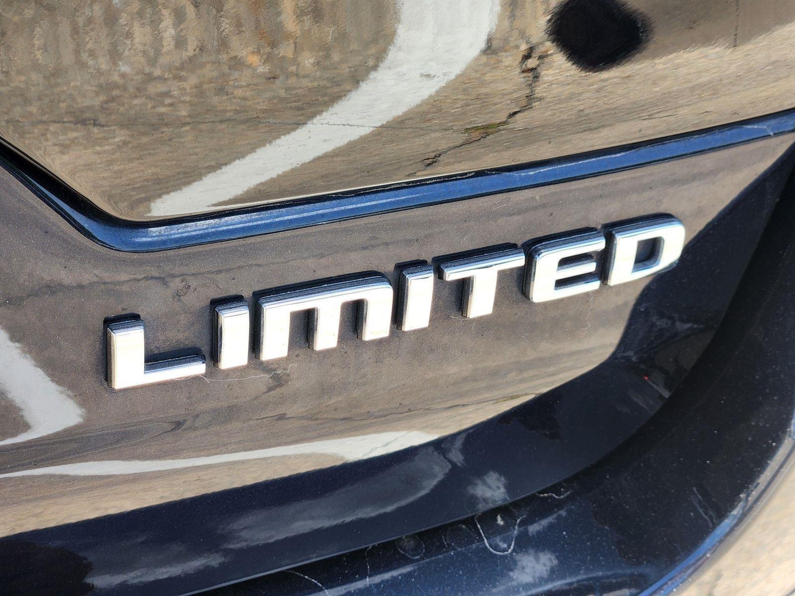 Used 2024 Midnight Sky Jeep Limited image 11