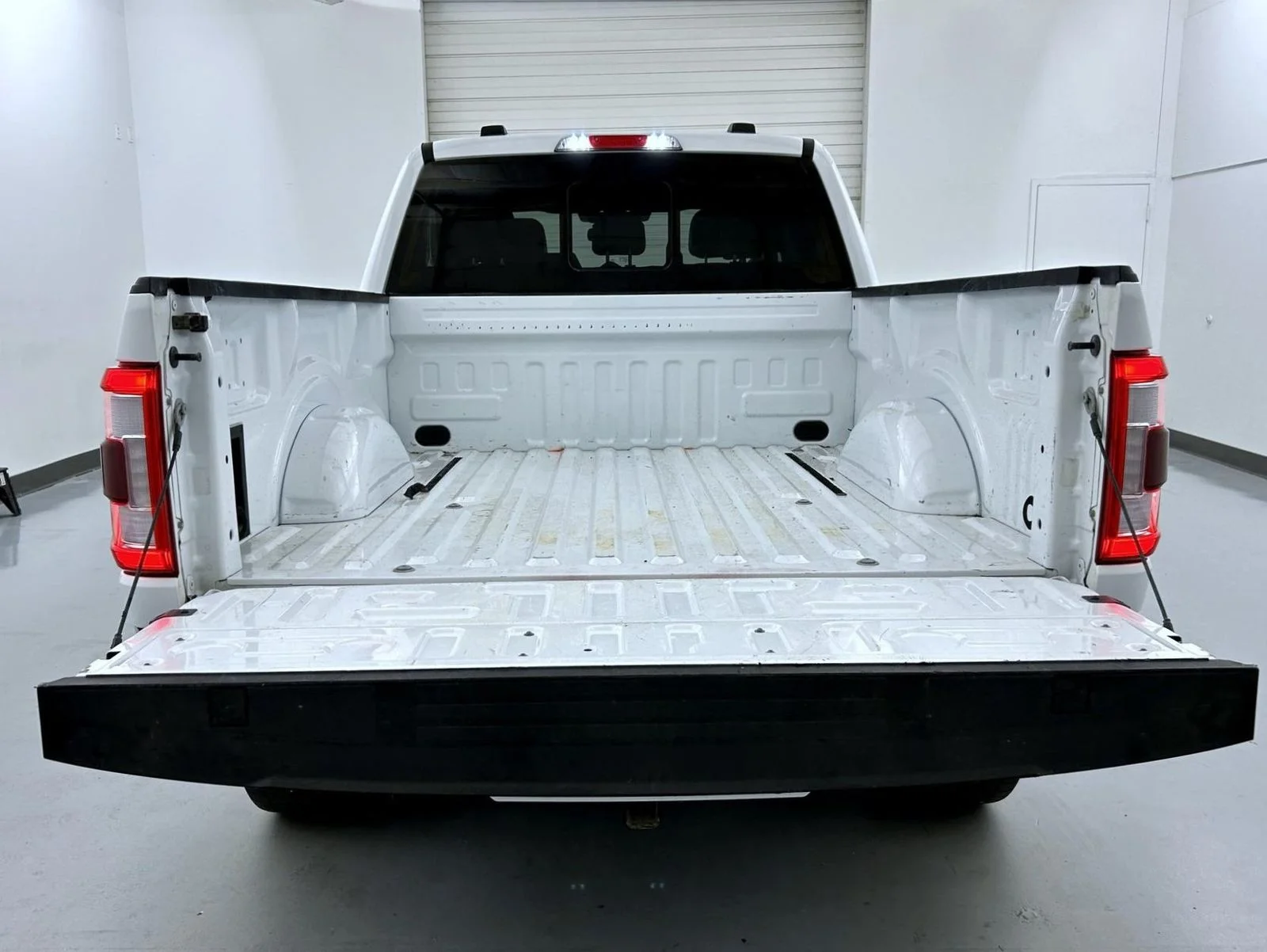 Used 2022 White Ford Lariat image 22