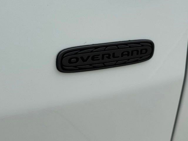 New 2026 Bright White Clear-Coat Exterior Paint Jeep Overland image 41