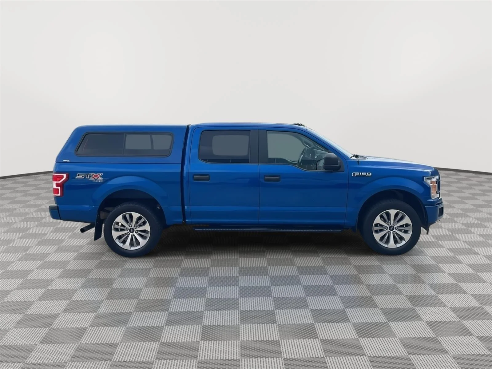 Used 2018 Lightning Blue Ford XL image 2