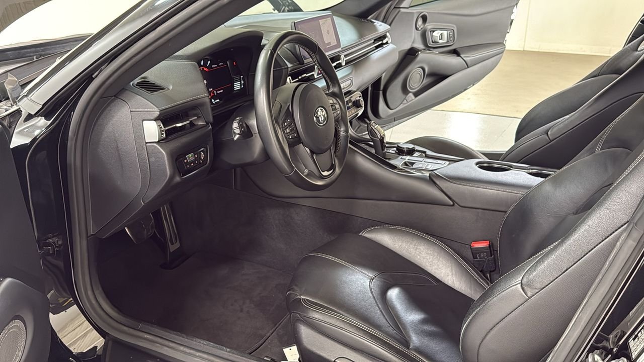 Used 2021  Toyota 3.0 image 13