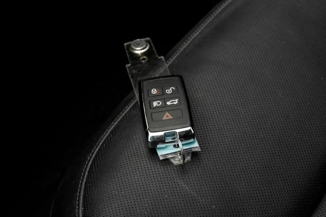 Used 2024 White Land Rover SE image 69