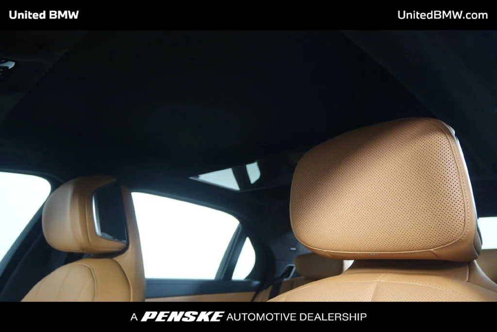 New 2026 Black Sapphire Metallic BMW 740i image 11