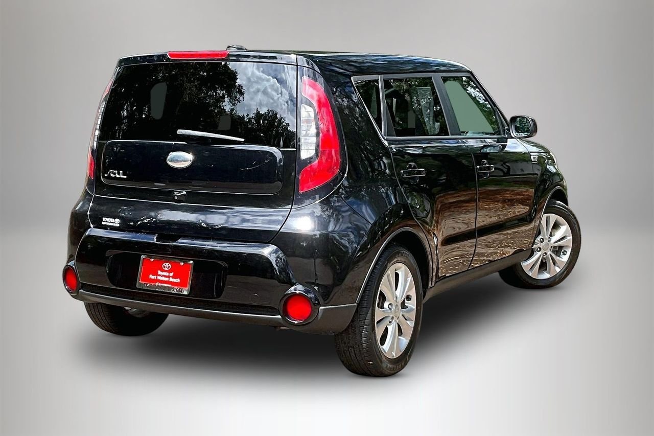 Used 2016 Black Kia Plus image 5